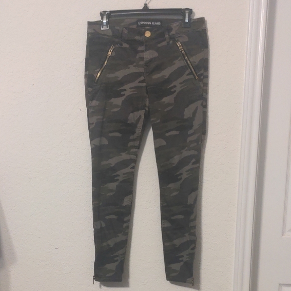 Express Jeans Women's Green Camo Straight Leg Ankle Legging. Size 6 - Picture 1 of 7